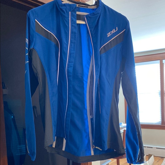 2XU Women’s Blue and Black Performance Jacket - Picture 6 of 6
